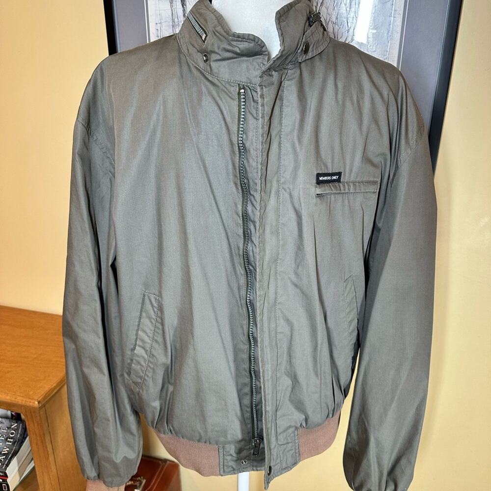VTG 80s Members Only Jacket sz 44 Grey Green Bomber Racer Hidden Hood
